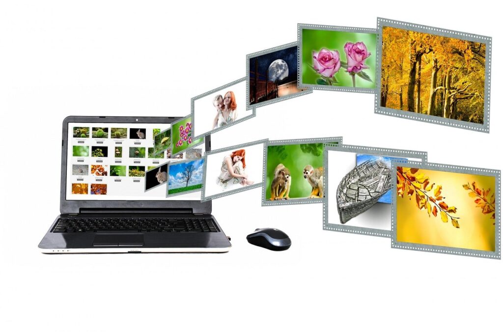 Laptop met een websitedashboard waarop geautomatiseerde beslissingsdata wordt weergegeven